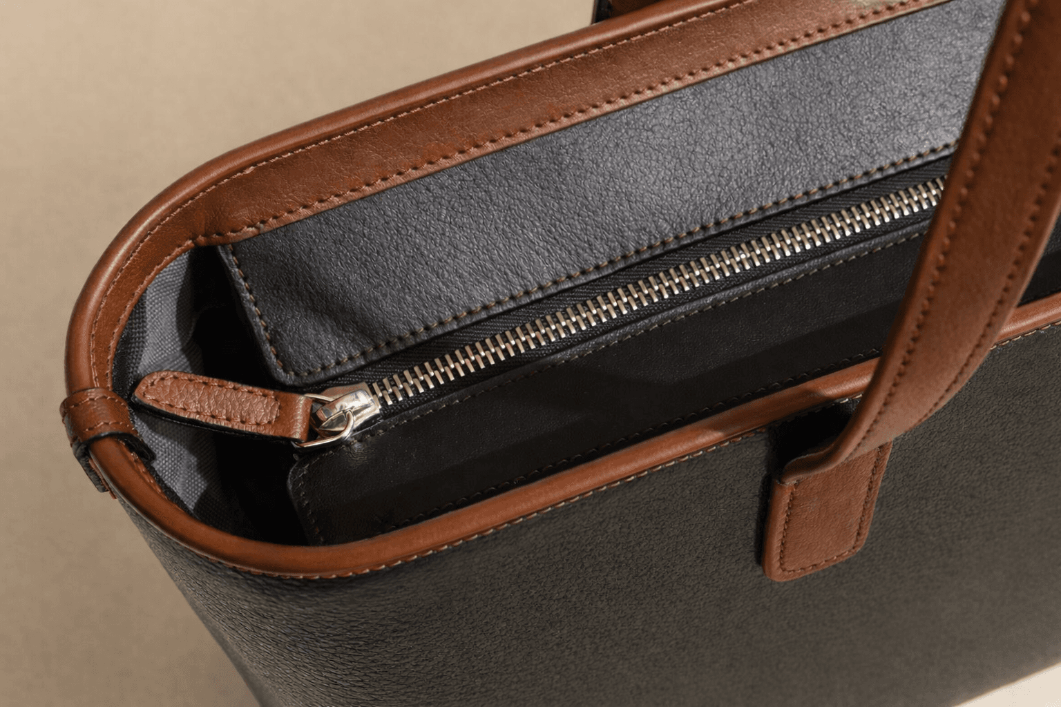 Bag zipper application