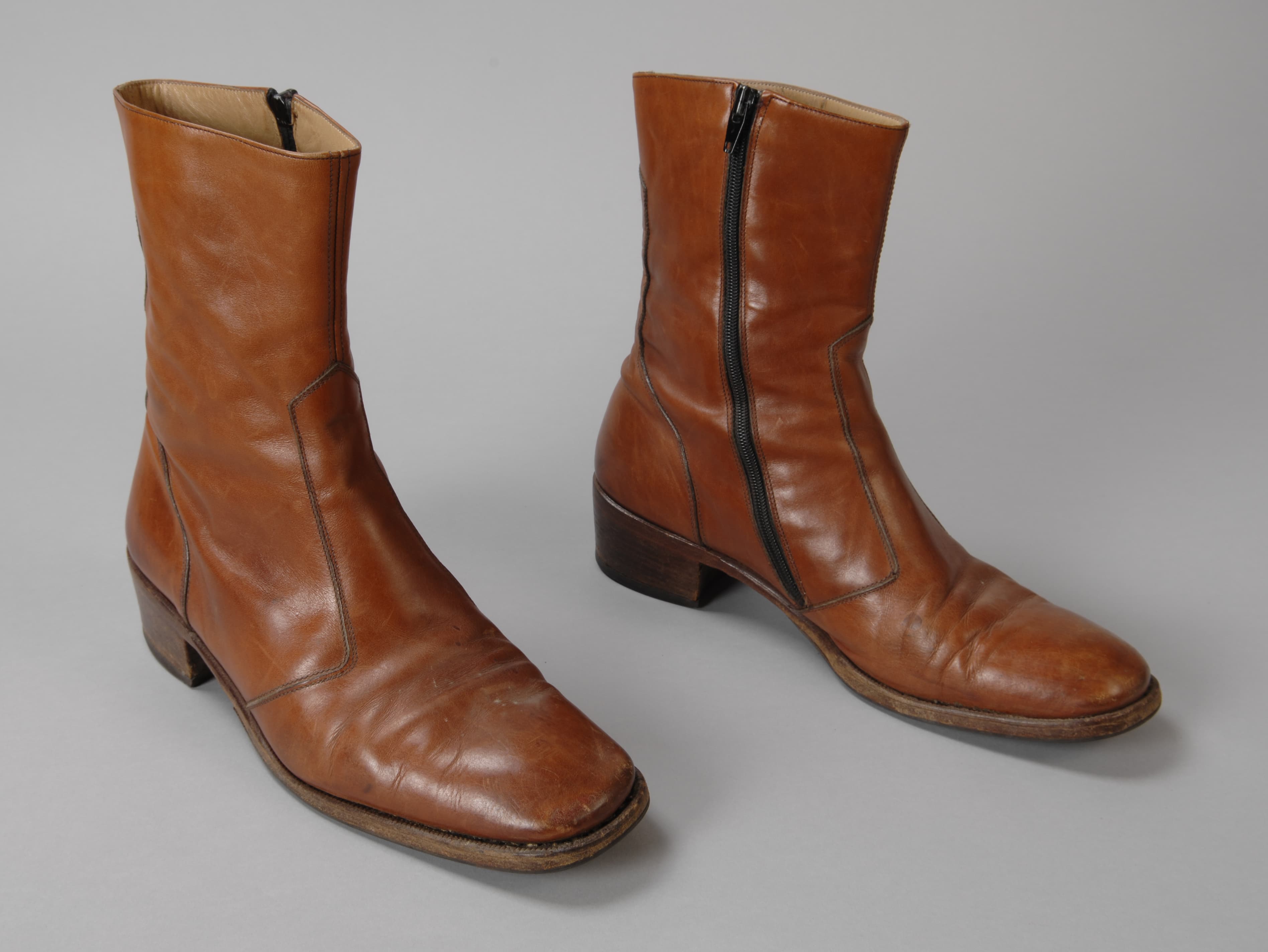 Footwear zipper application